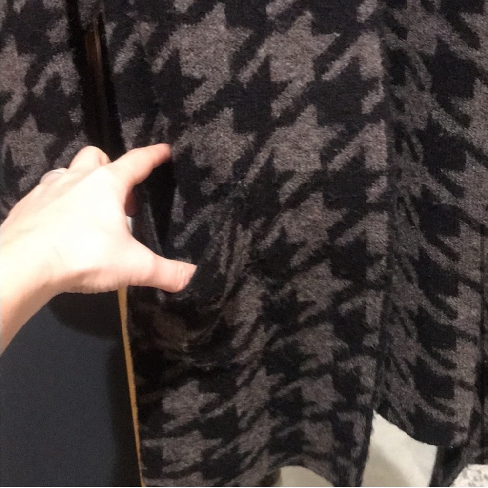Max Studio Houndstooth Sweater - image 4